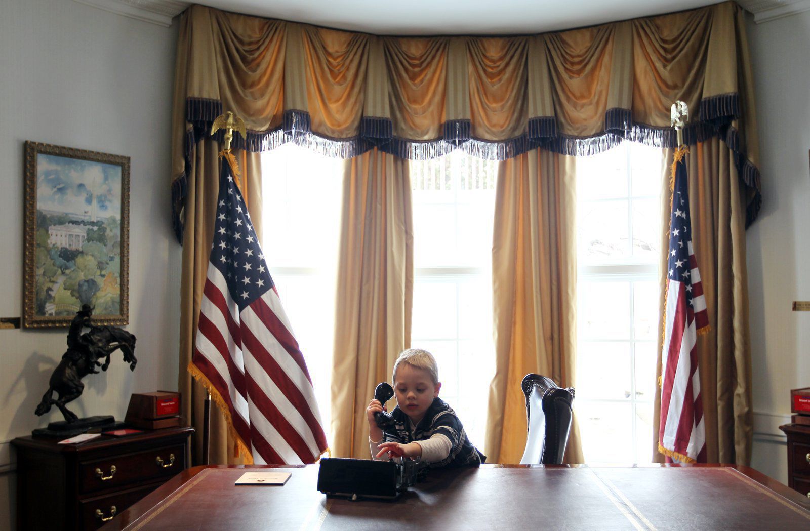 2010: Oval Office phone call
